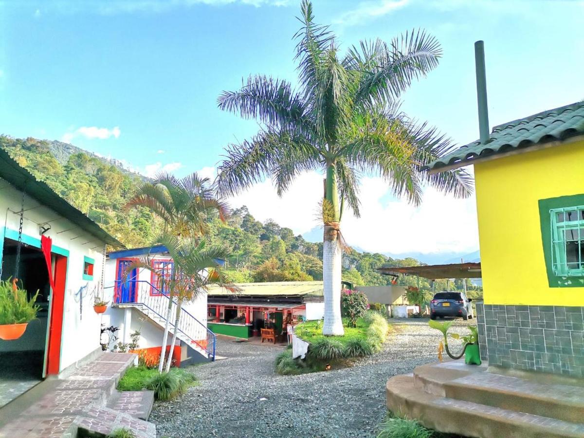 Finca Turistica Santa Clara Hostel Calarca Bagian luar foto