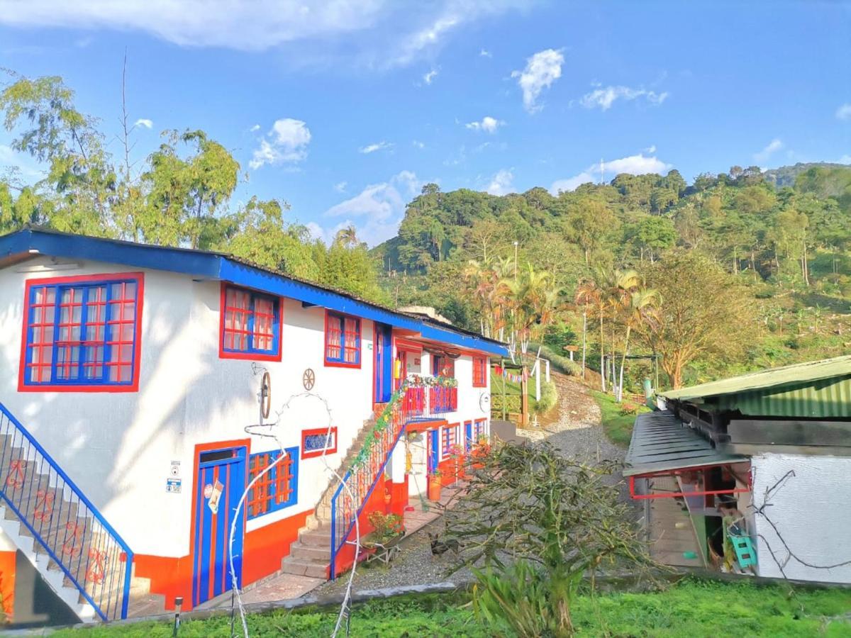 Finca Turistica Santa Clara Hostel Calarca Bagian luar foto