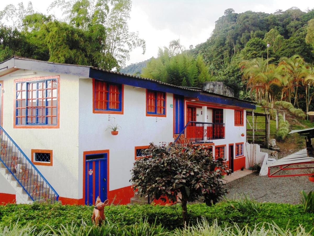 Finca Turistica Santa Clara Hostel Calarca Bagian luar foto