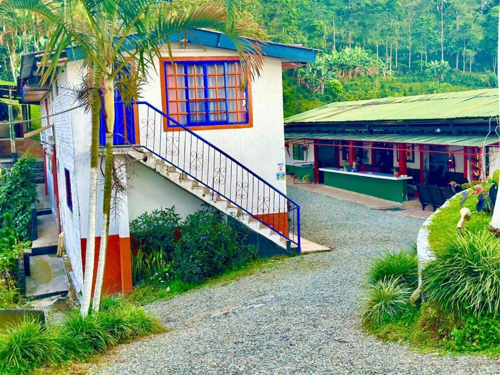 Finca Turistica Santa Clara Hostel Calarca Bagian luar foto