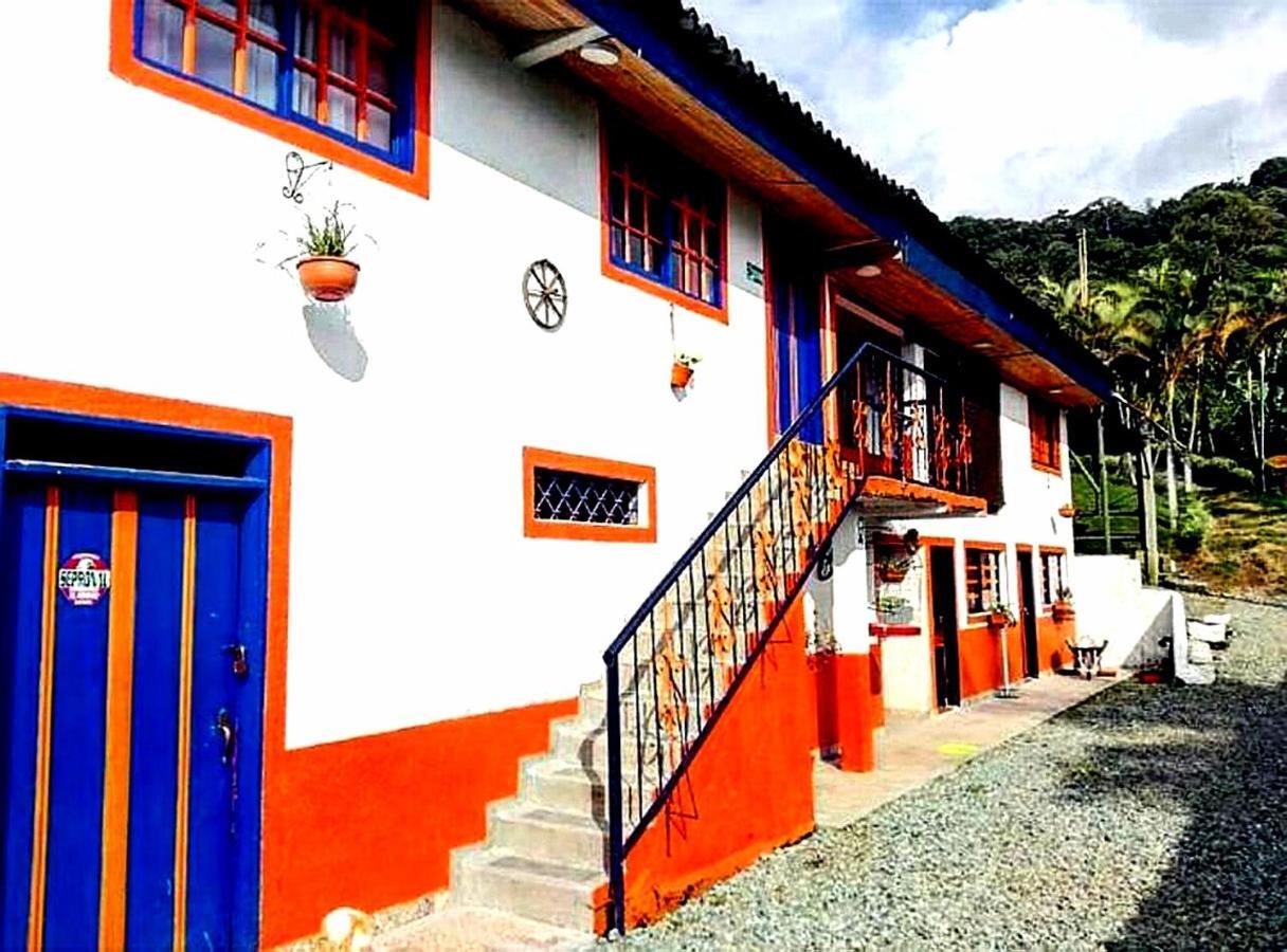 Finca Turistica Santa Clara Hostel Calarca Bagian luar foto