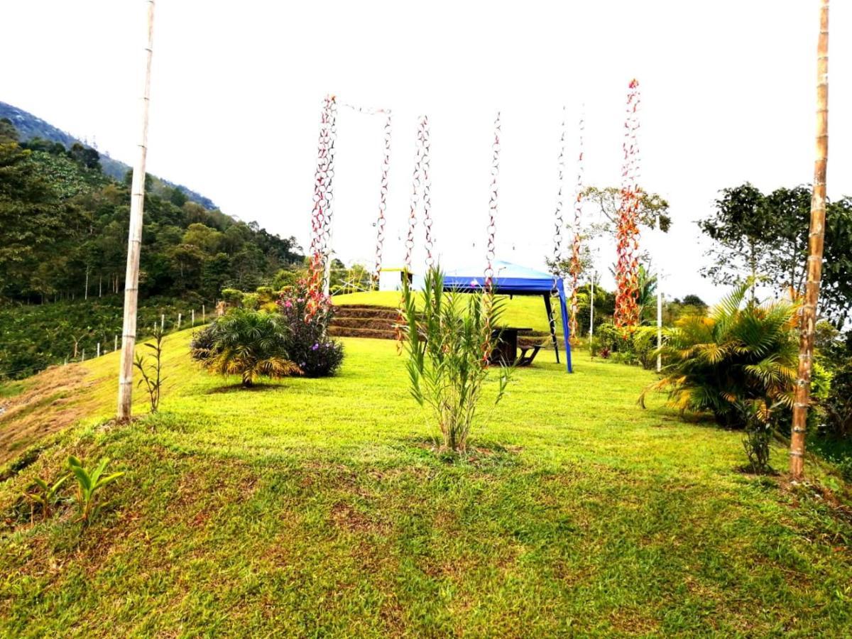 Finca Turistica Santa Clara Hostel Calarca Bagian luar foto